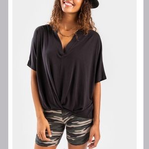New Francesca’s Jolie Front Twist Black Shirt XXS